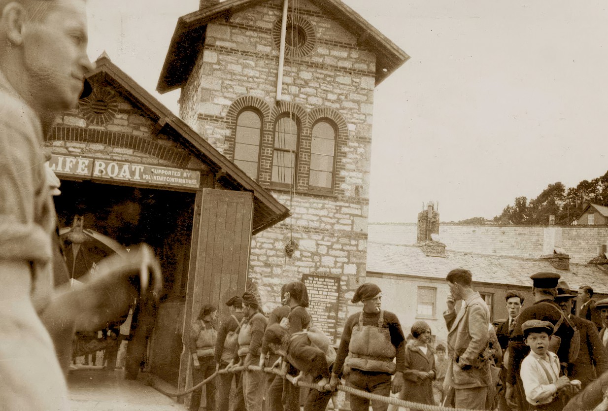 Crowds gather outside the lifeboat station to watch Ryders final launch